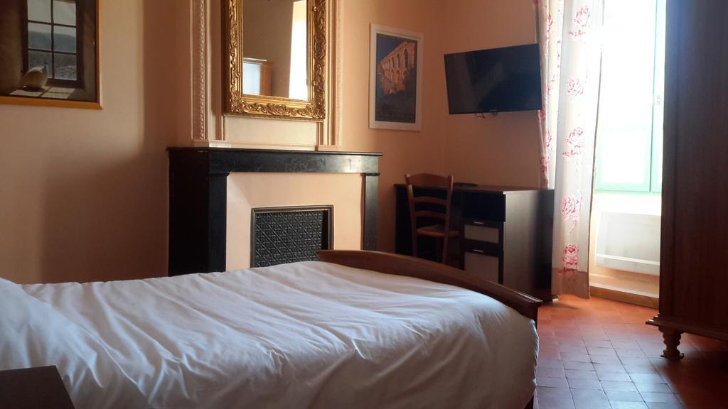 Lussan  Auberge Le Bistrot De Lussan المظهر الخارجي الصورة
