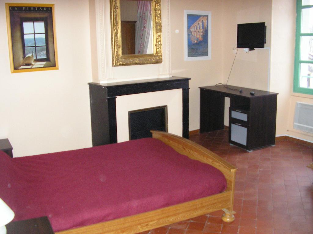 Lussan  Auberge Le Bistrot De Lussan الغرفة الصورة